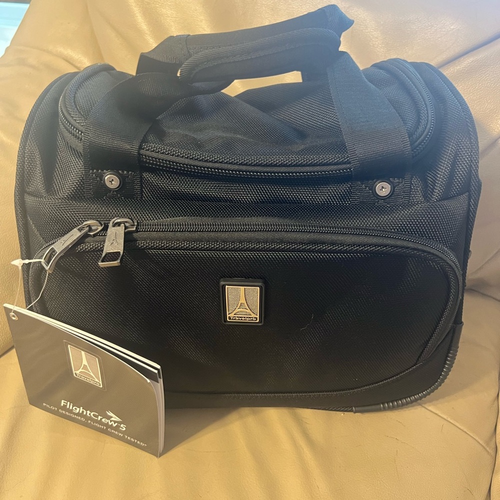 Flight Crew 5 Deluxe Tote by TravelPro